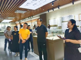 6.8民盟张家港市委医卫一、二支部盟员赴连云港开展主题教育_副本.jpg